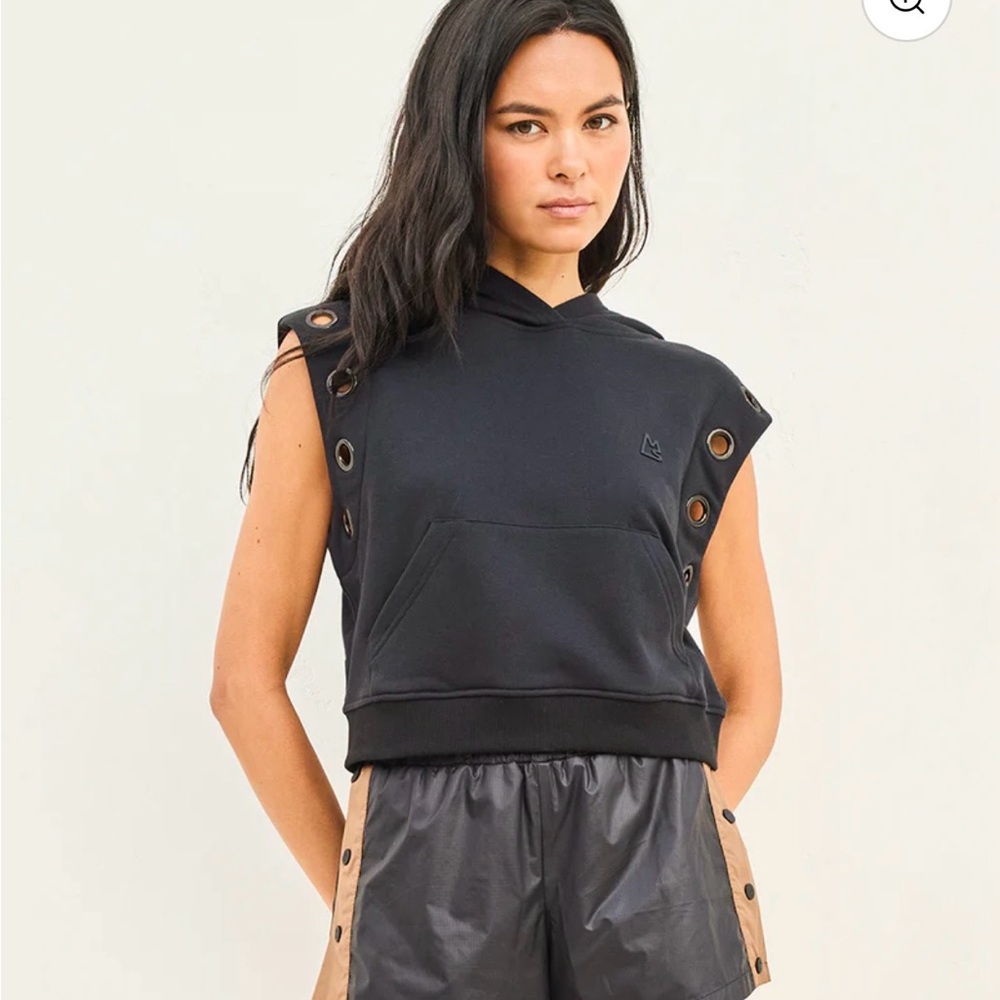 NWT Magnlens Sleeveless Fitted Grommet